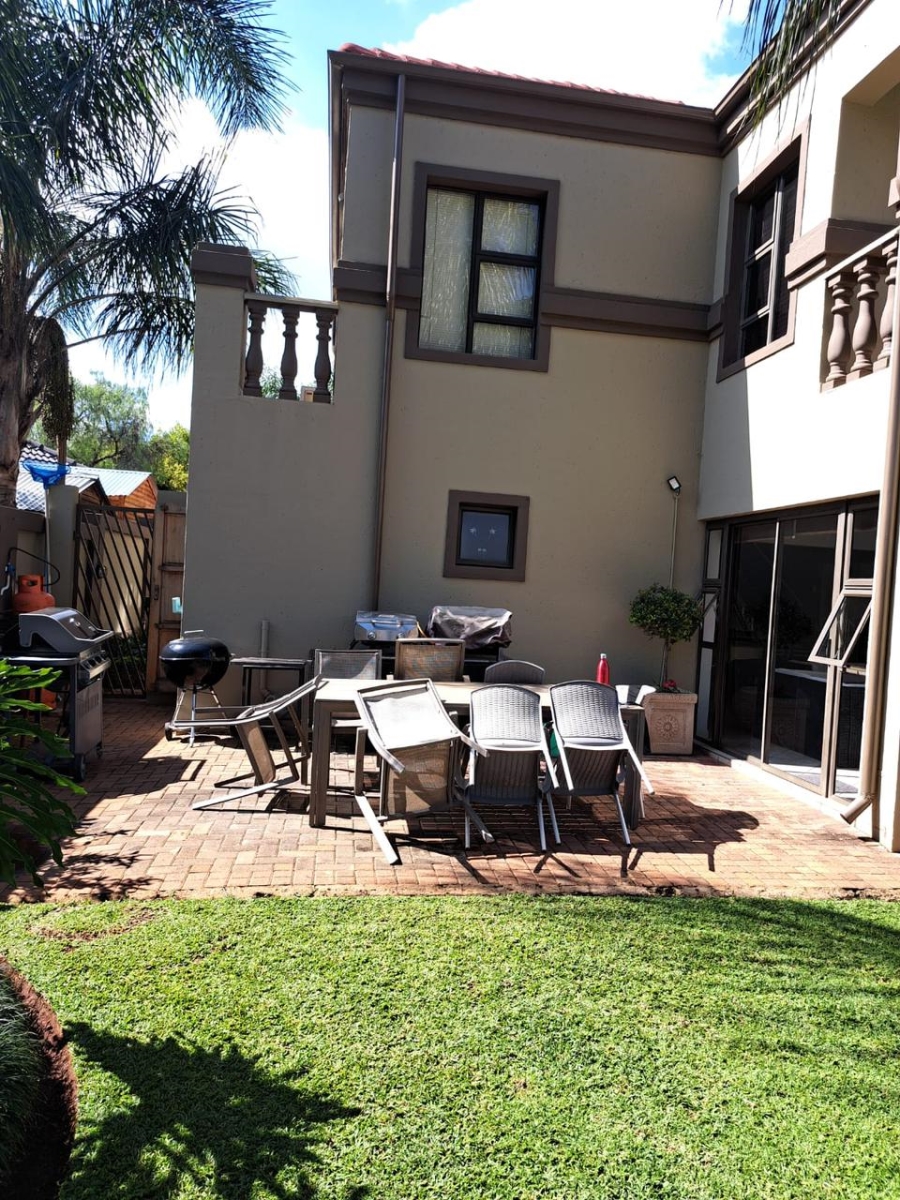 To Let 4 Bedroom Property for Rent in Melodie North West